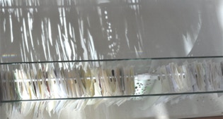 Sicht von oben auf die Papierskulptur